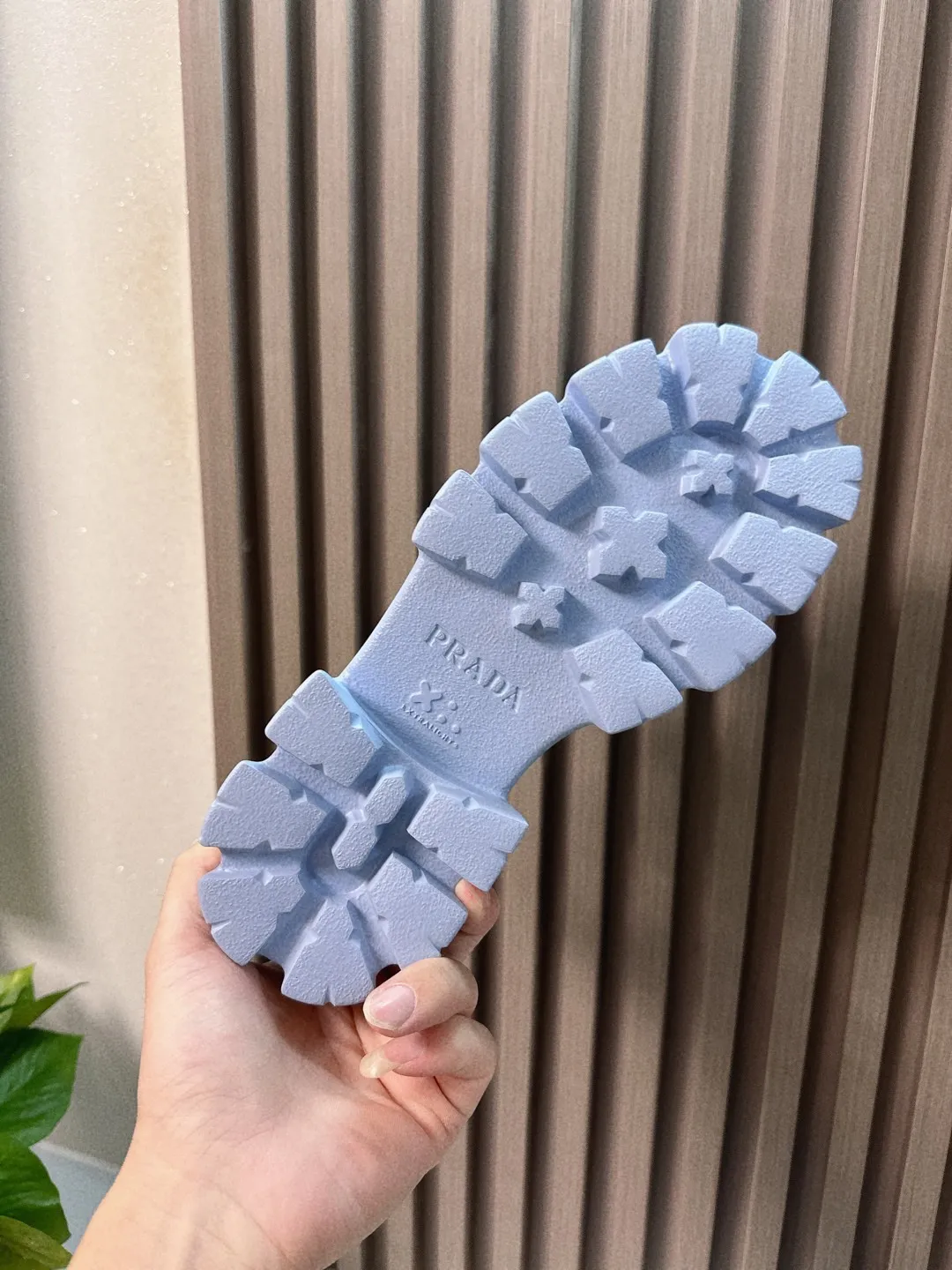 👟👟Ex-factory price 560👟👟 Prada New sandal series for summer Thick-soled sandals This is a must-have for summer. It feels soft and delicate on the feet and is extremely comfortable. You can mix it with you at will. Original molded midsole. Original foaming technology tooth outsole, size 35-41.